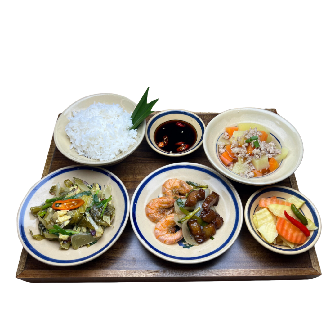 KHAY TÉP RANG THỊT tại Cơm Khay Gỗ